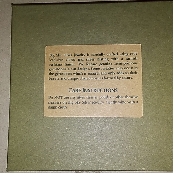 Heart of Gold Necklace - Picture 2 of 3